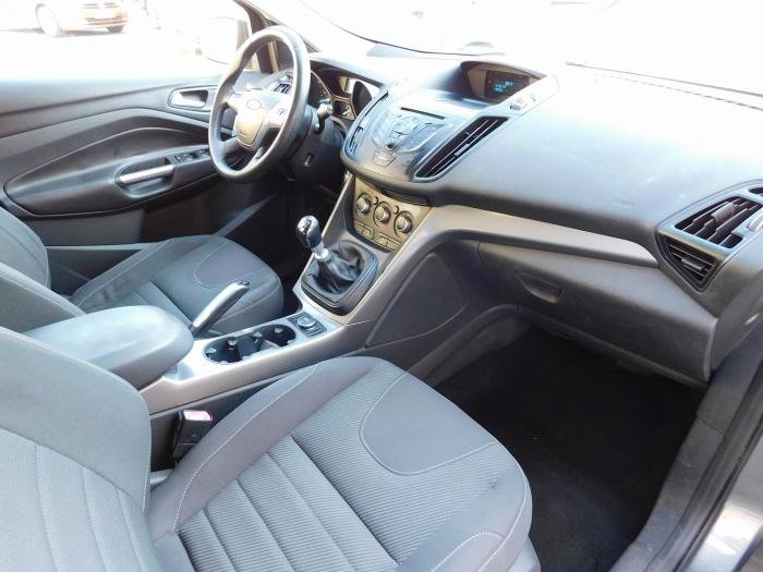 Ford Kuga - Photo 18