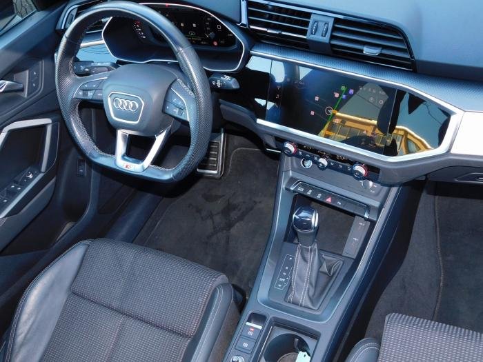 Audi Q3 - Photo 20
