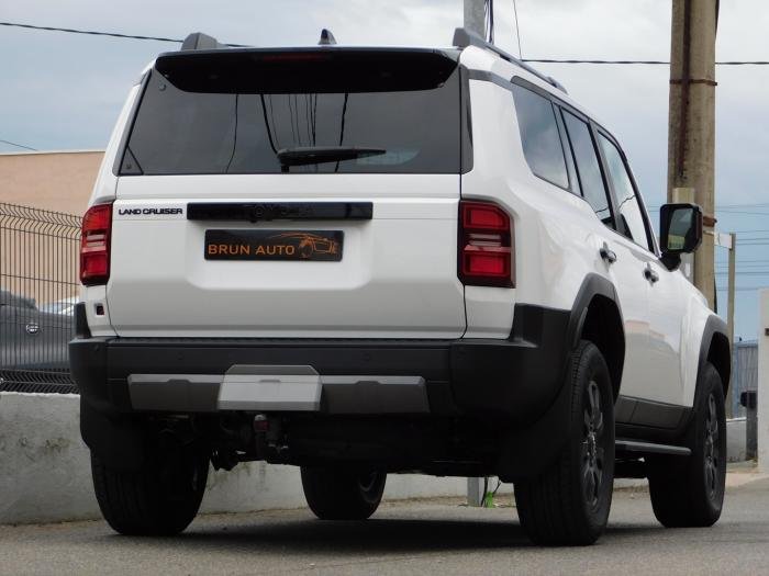 Toyota Land Cruiser - Photo 7
