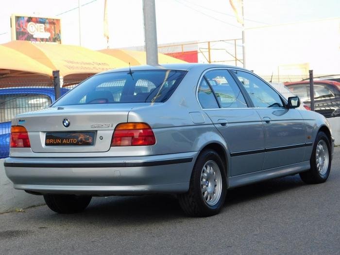 BMW Série 5 - Photo 6