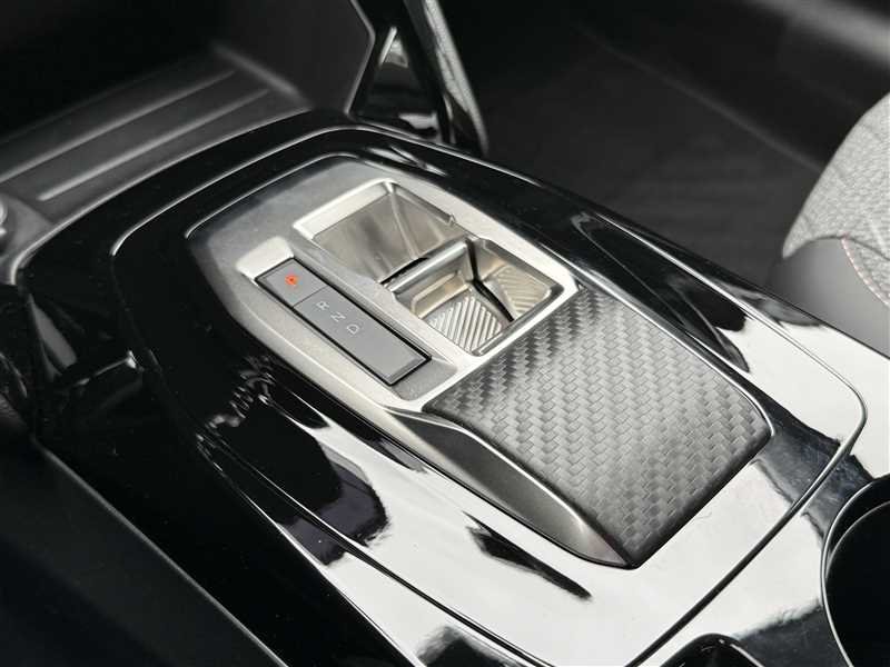 Peugeot 208 - Photo 12