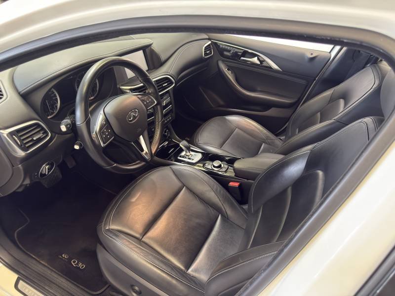 Infiniti Q30 - Photo 12
