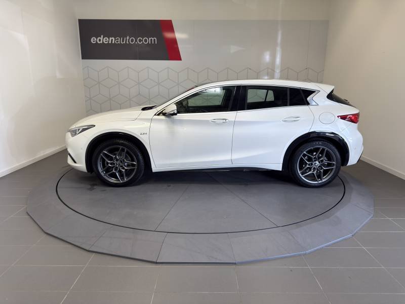 Infiniti Q30 - Photo 2