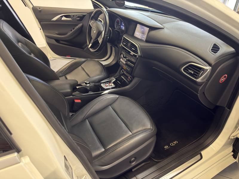 Infiniti Q30 - Photo 34