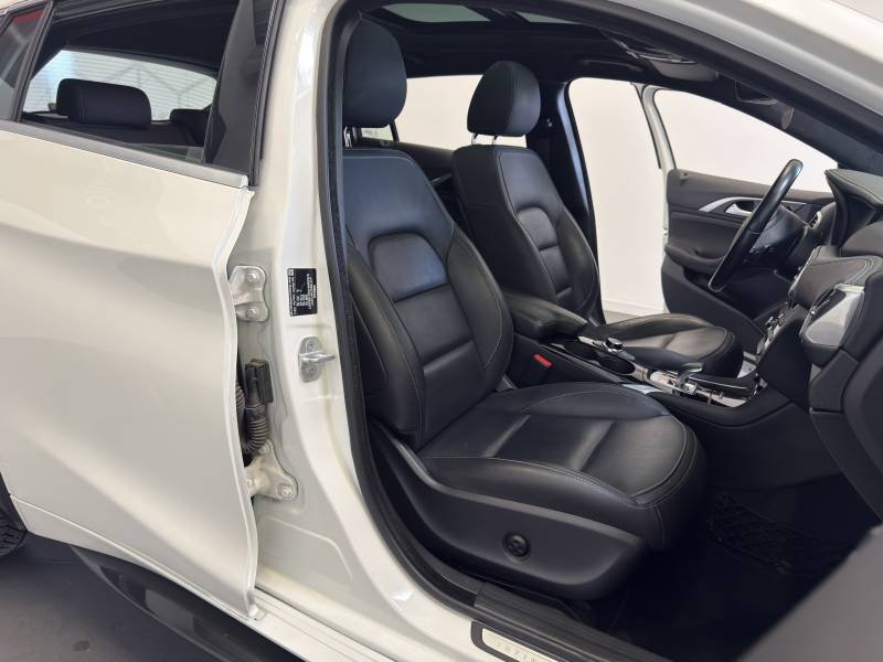 Infiniti Q30 - Photo 38