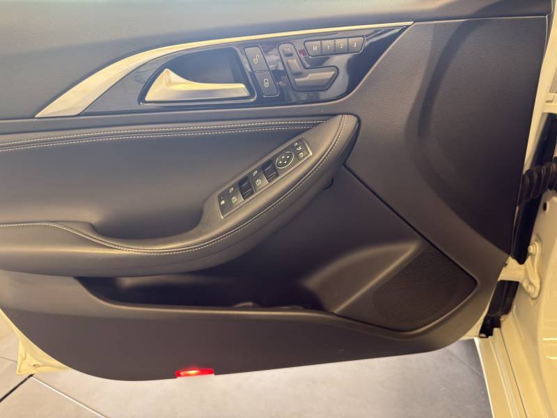 Infiniti Q30 - Photo 9