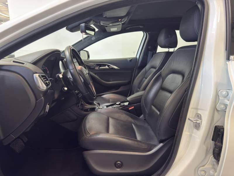 Infiniti Q30 - Photo 10