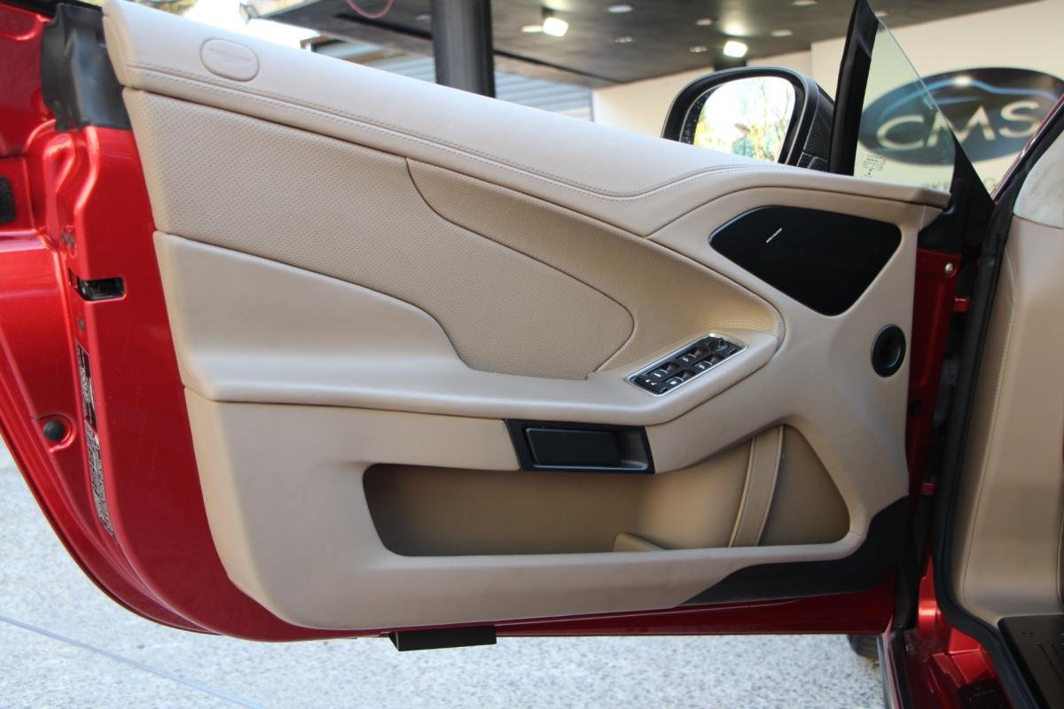 Aston Martin Vanquish - Photo 15