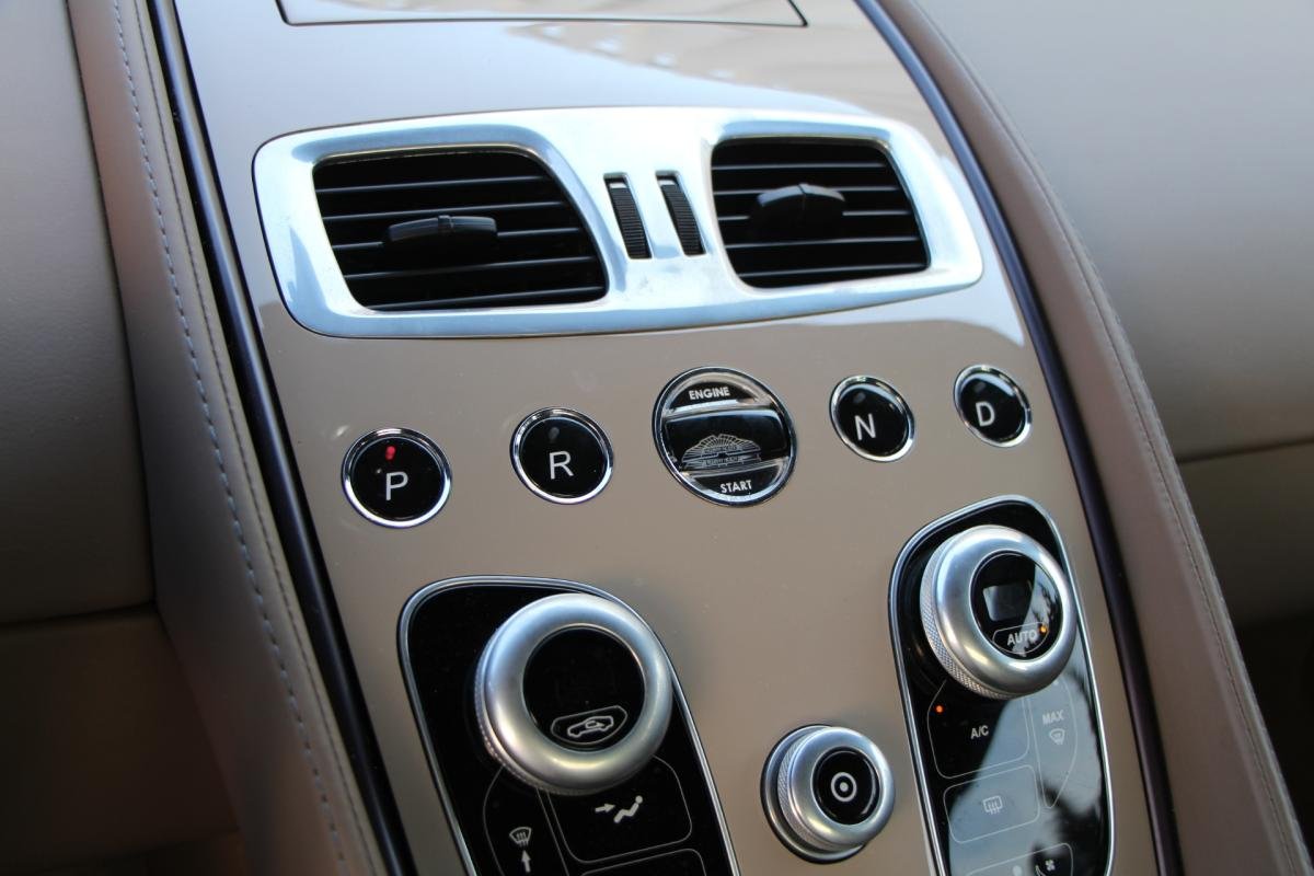 Aston Martin Vanquish - Photo 19