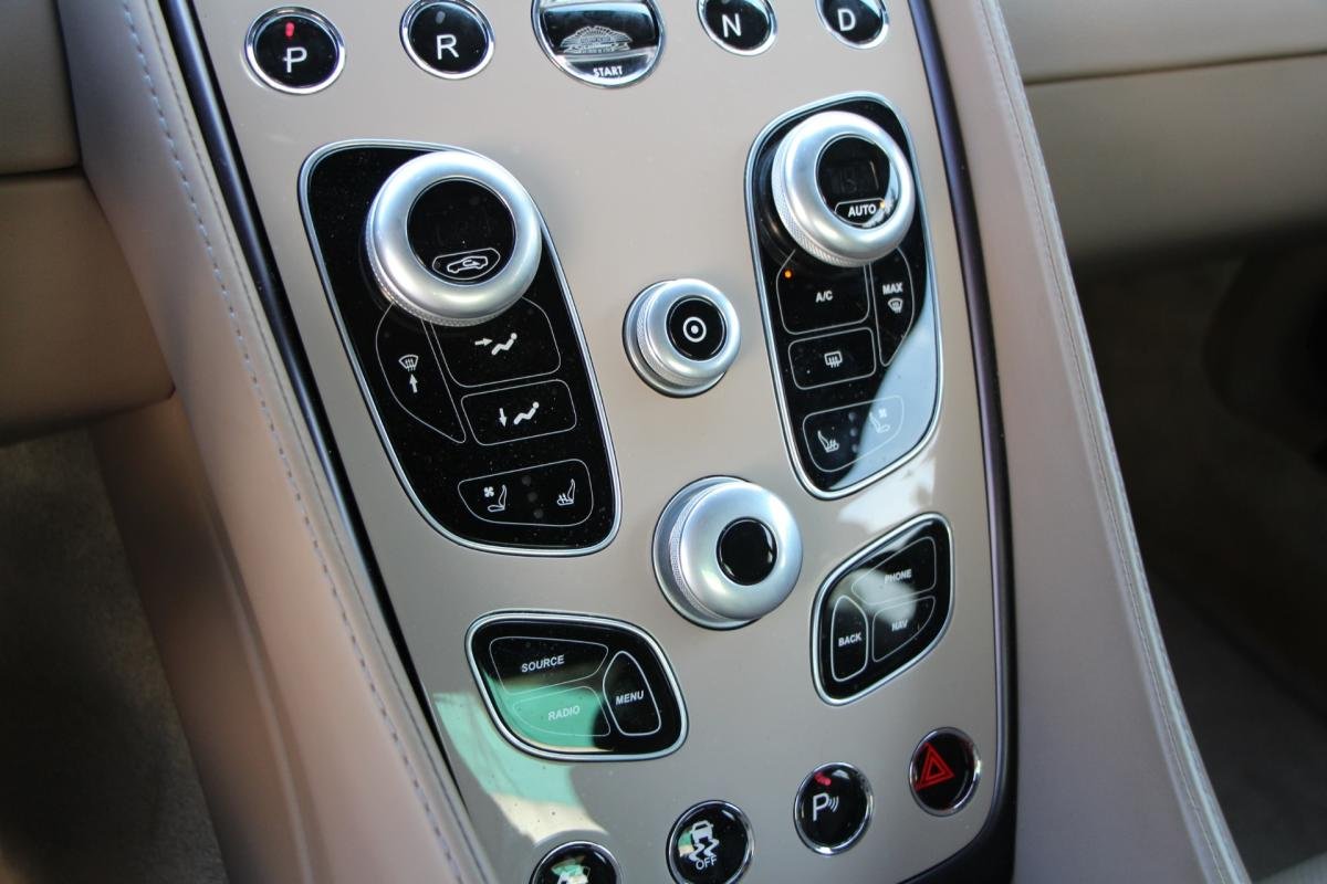 Aston Martin Vanquish - Photo 20