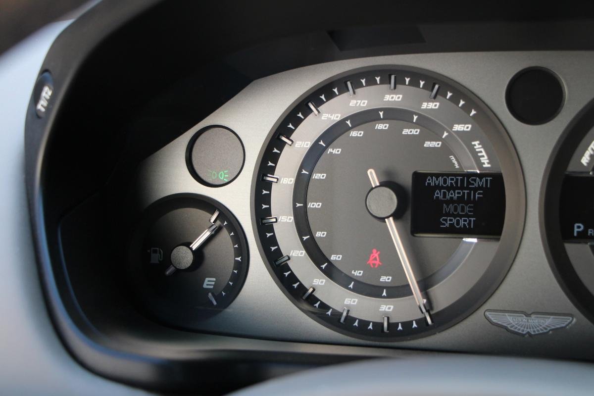 Aston Martin Vanquish - Photo 21