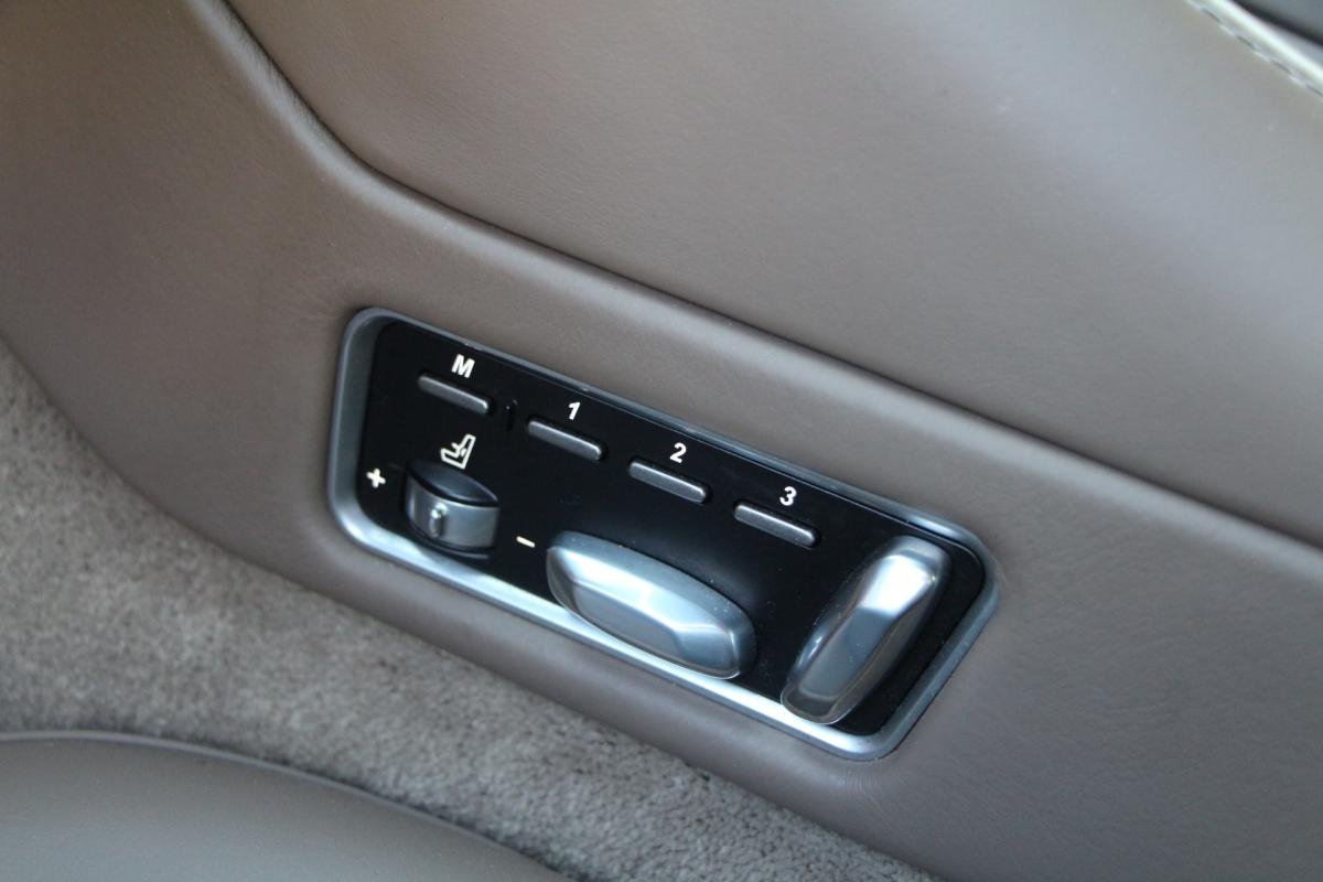 Aston Martin Vanquish - Photo 25