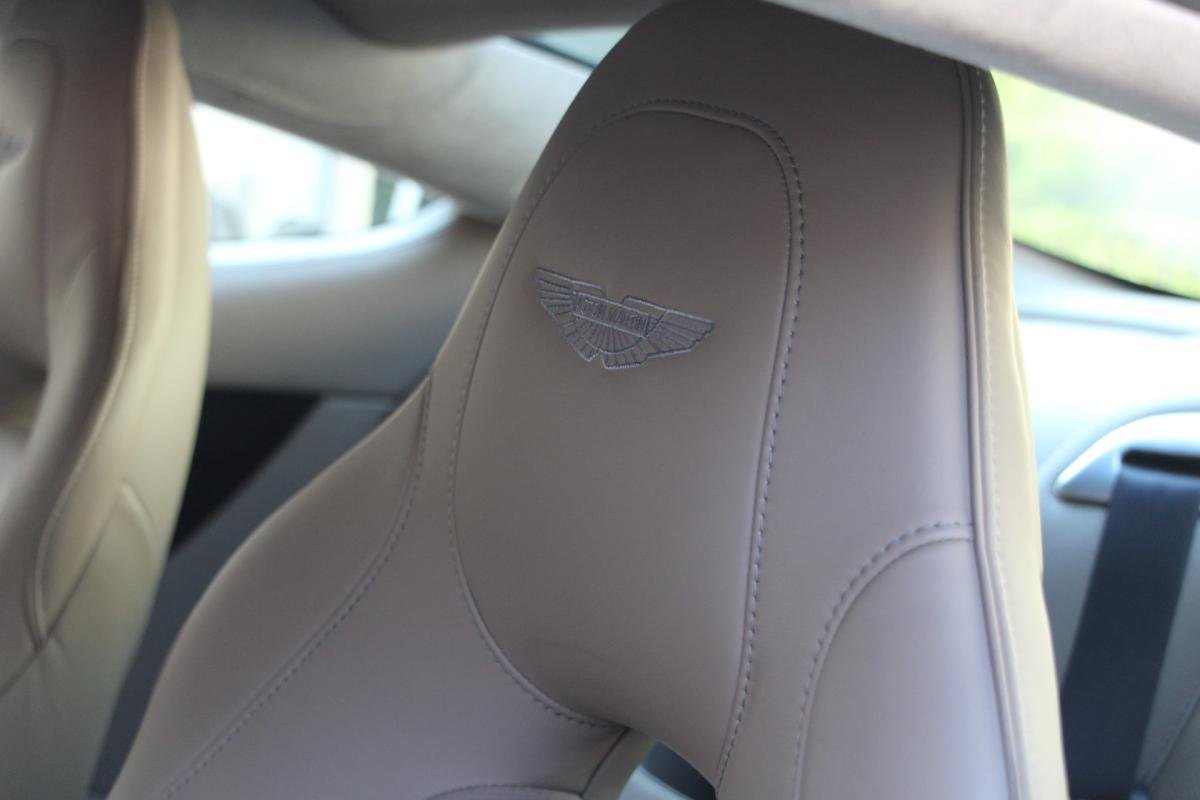 Aston Martin Vanquish - Photo 28