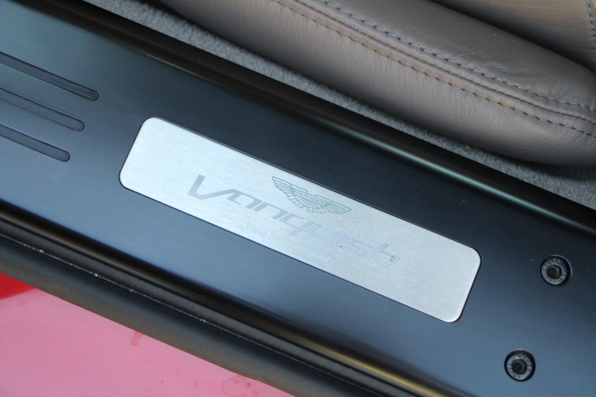 Aston Martin Vanquish - Photo 29