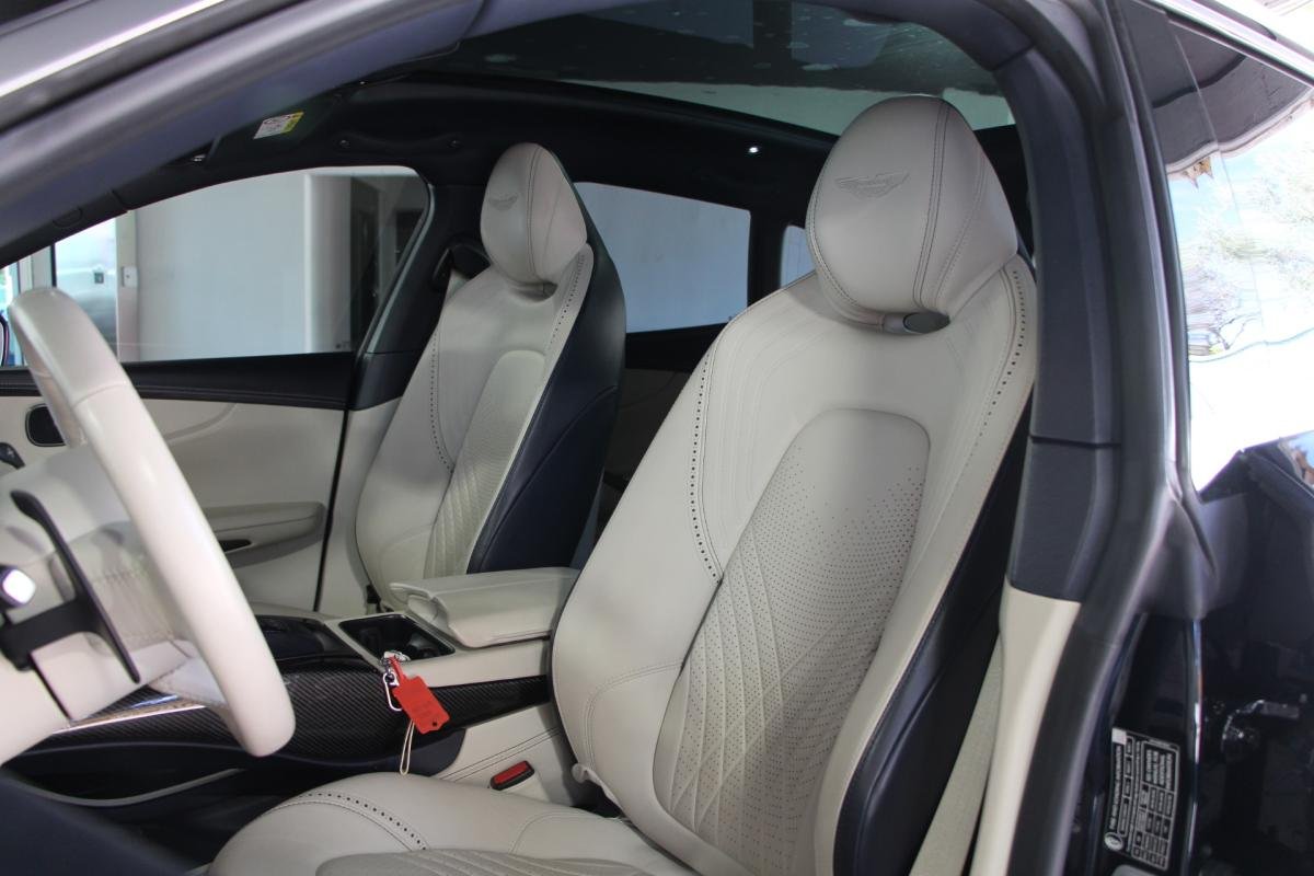Aston Martin DBX - Photo 11