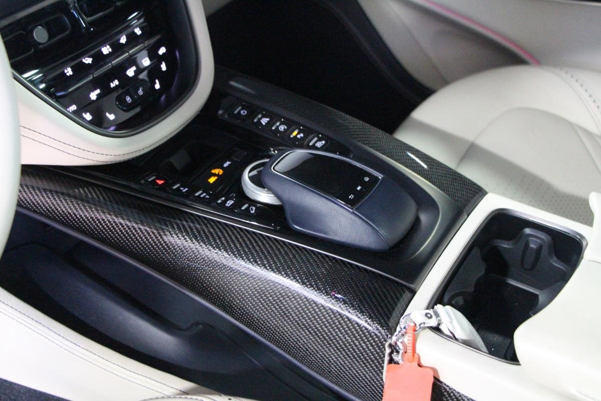 Aston Martin DBX - Photo 13