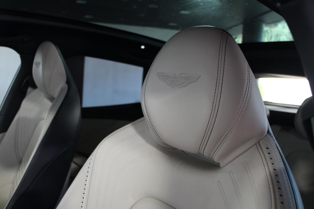 Aston Martin DBX - Photo 14