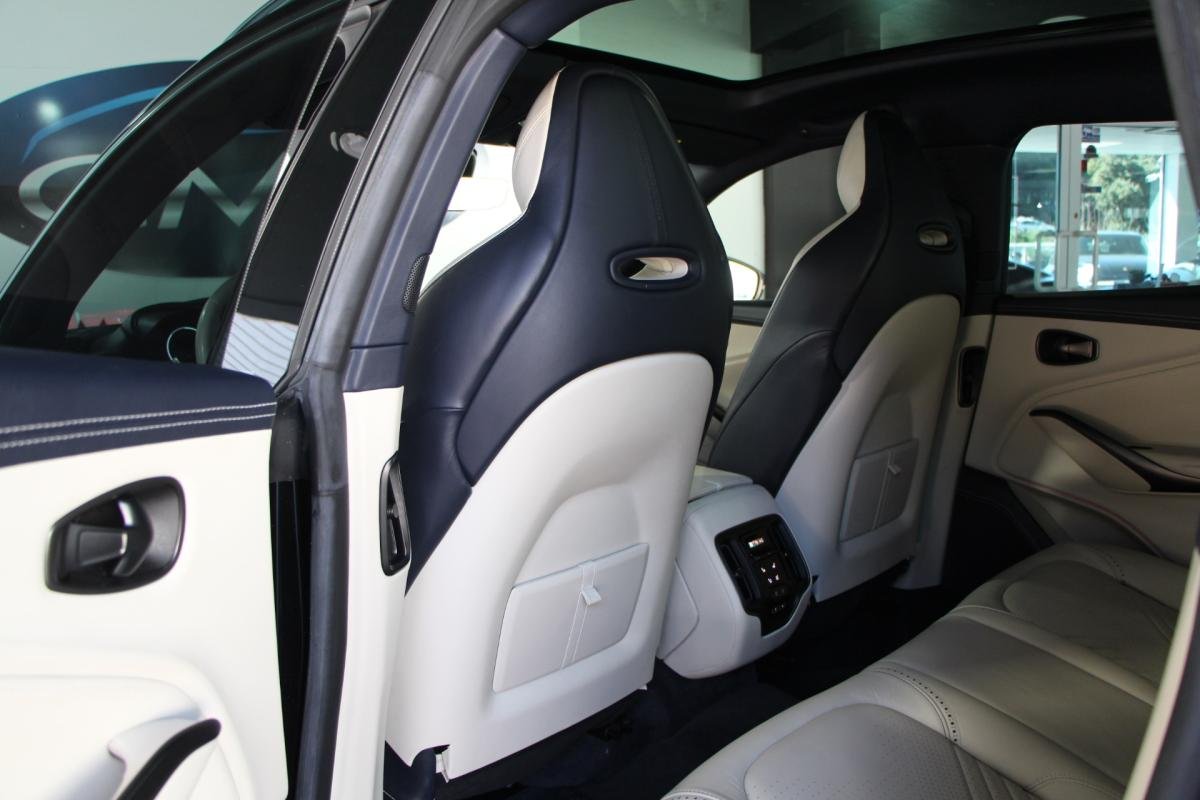 Aston Martin DBX - Photo 15