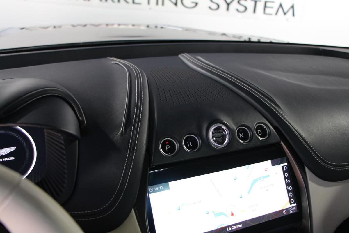 Aston Martin DBX - Photo 20