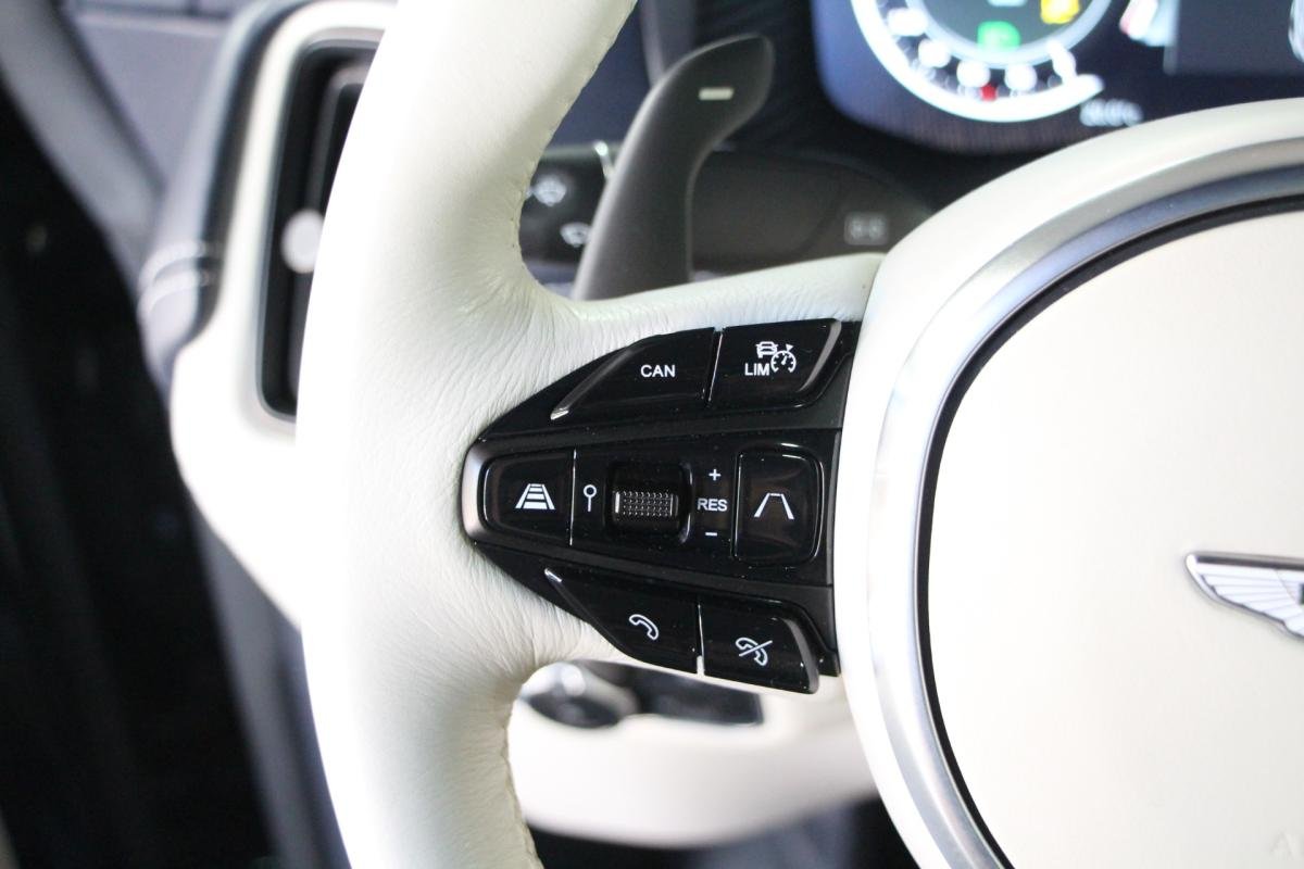 Aston Martin DBX - Photo 22