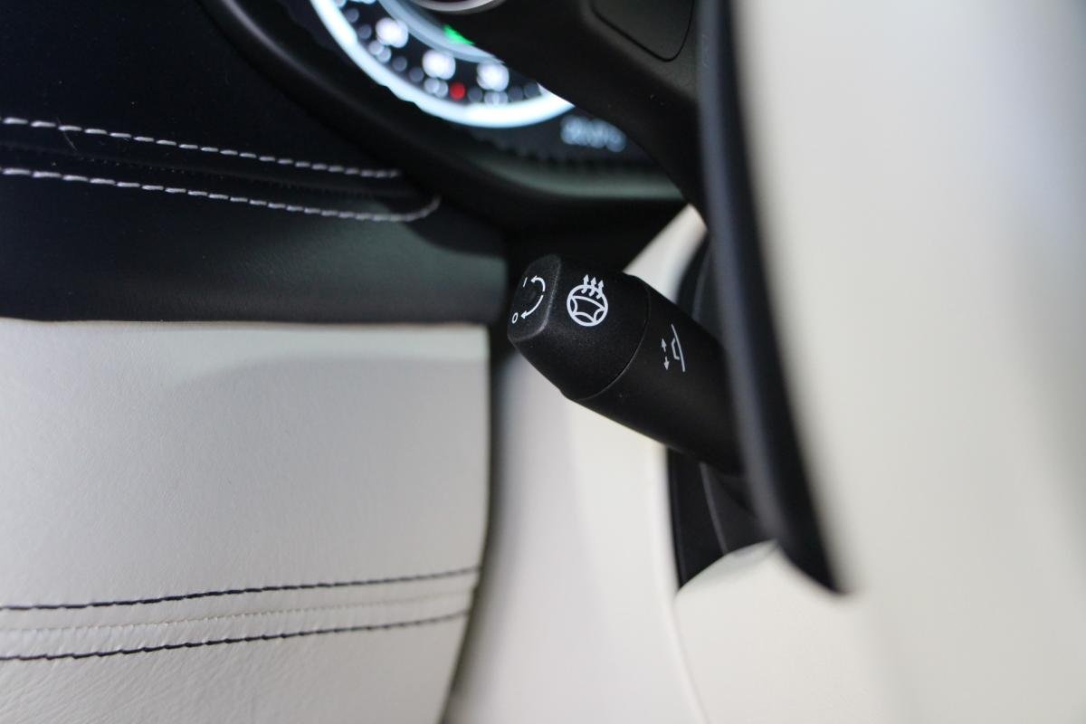 Aston Martin DBX - Photo 25