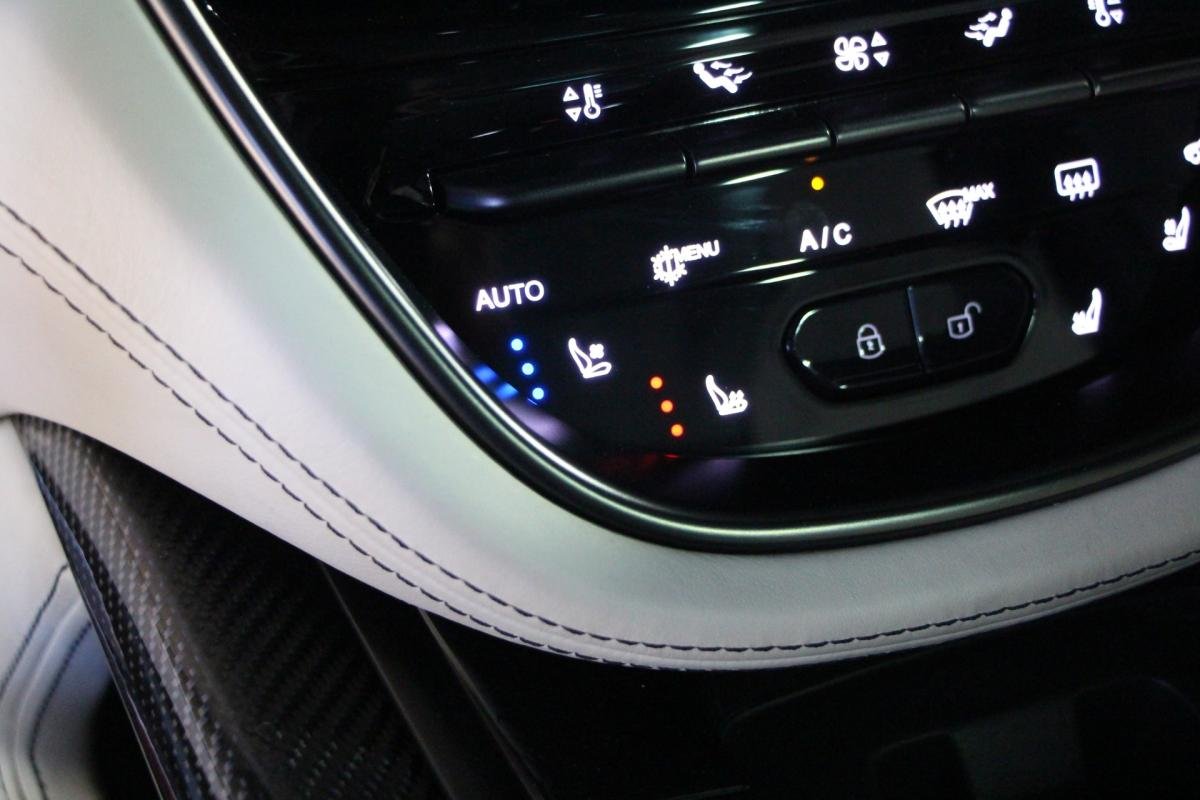 Aston Martin DBX - Photo 27