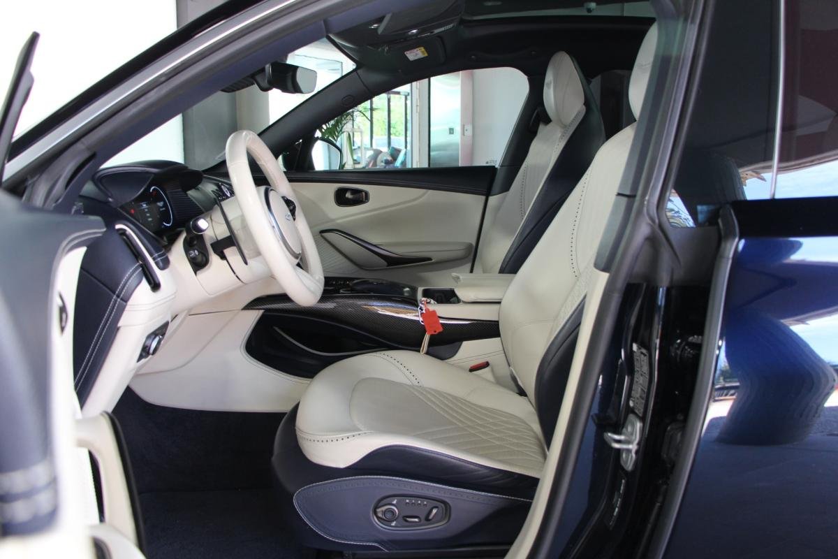 Aston Martin DBX - Photo 10