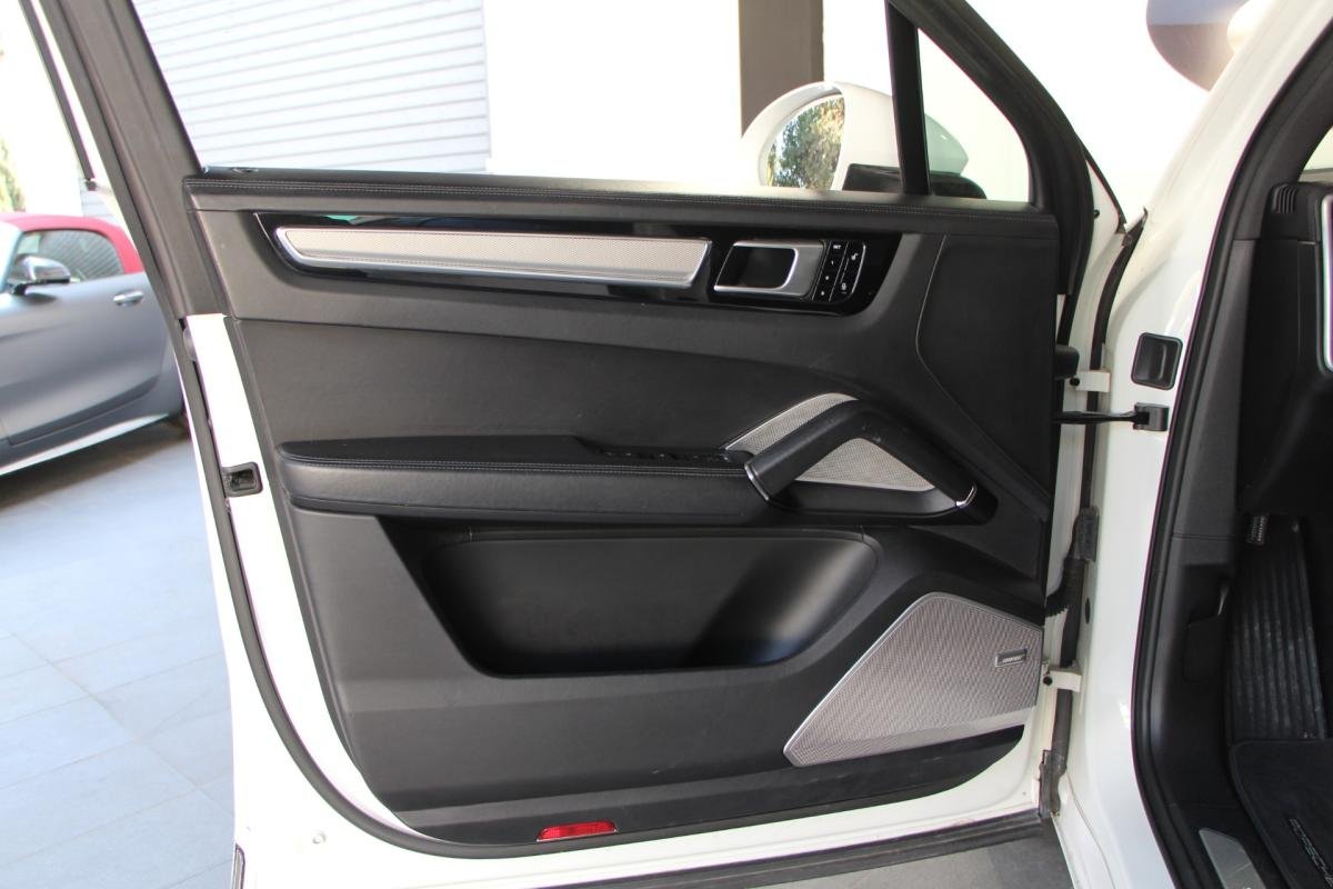 Porsche Cayenne - Photo 8