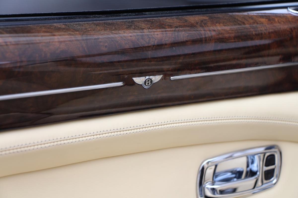 Bentley Azure - Photo 11