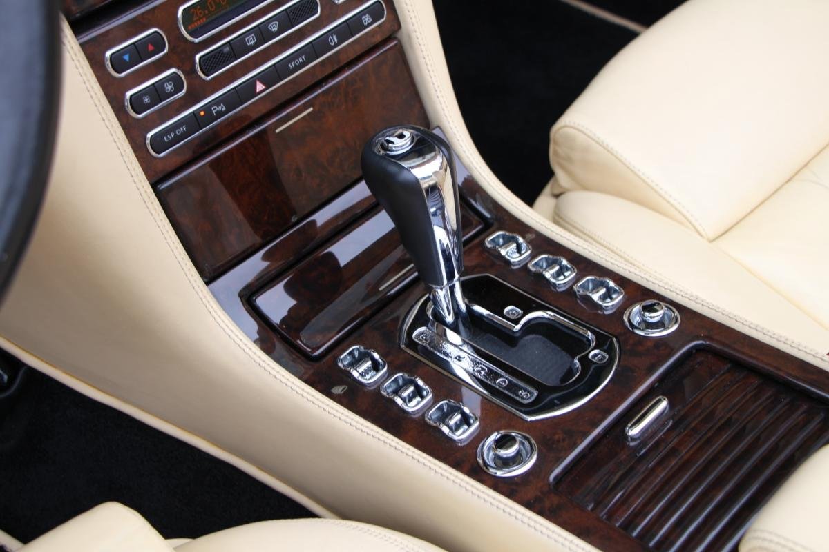 Bentley Azure - Photo 15