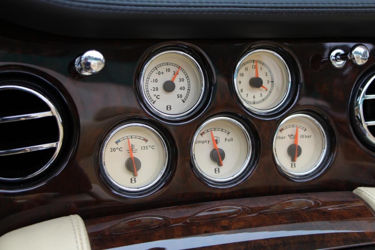 Bentley Azure - Photo 16