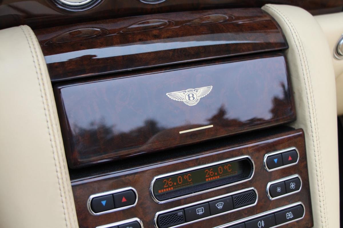 Bentley Azure - Photo 17