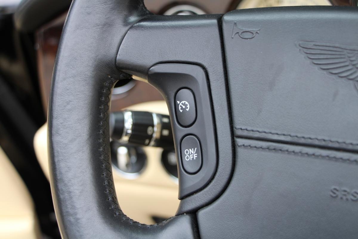 Bentley Azure - Photo 19
