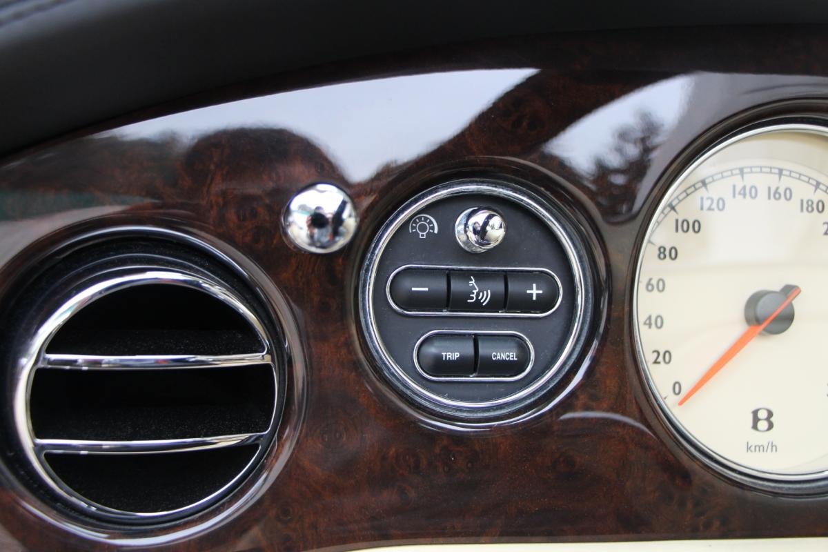 Bentley Azure - Photo 22