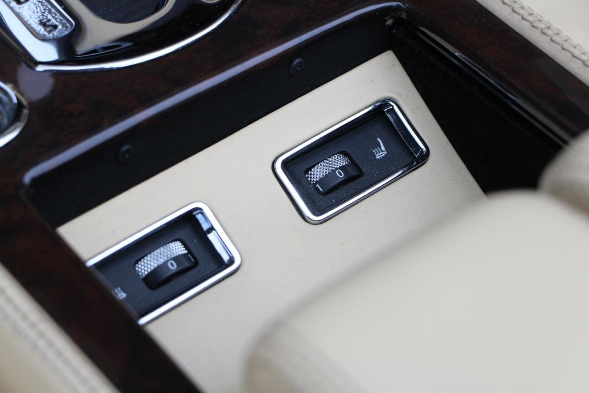 Bentley Azure - Photo 30
