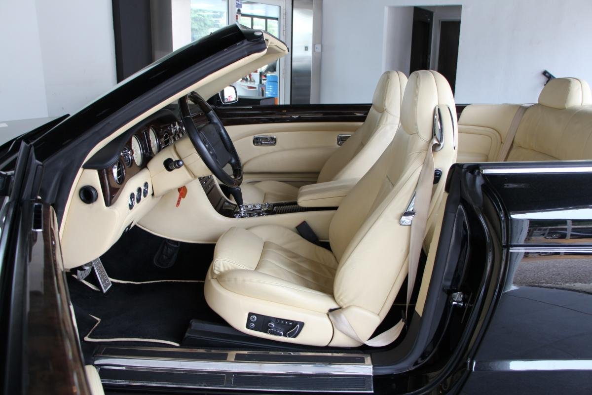 Bentley Azure - Photo 7