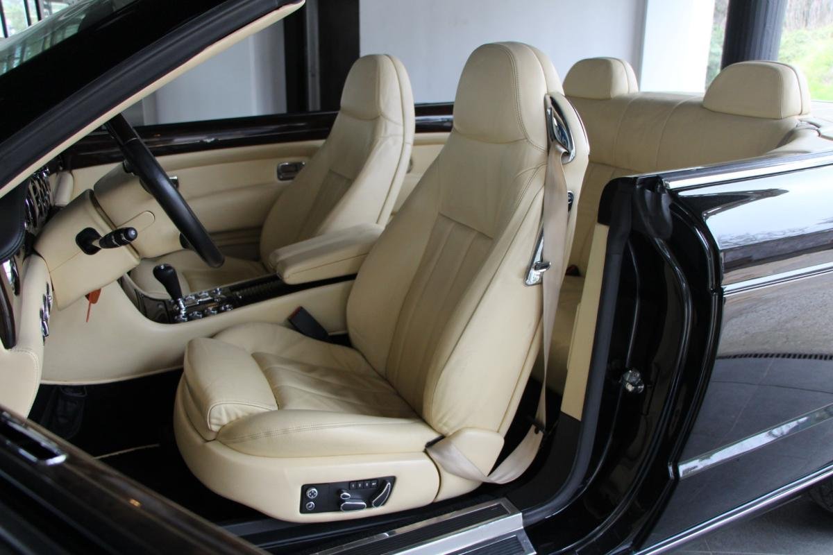 Bentley Azure - Photo 8