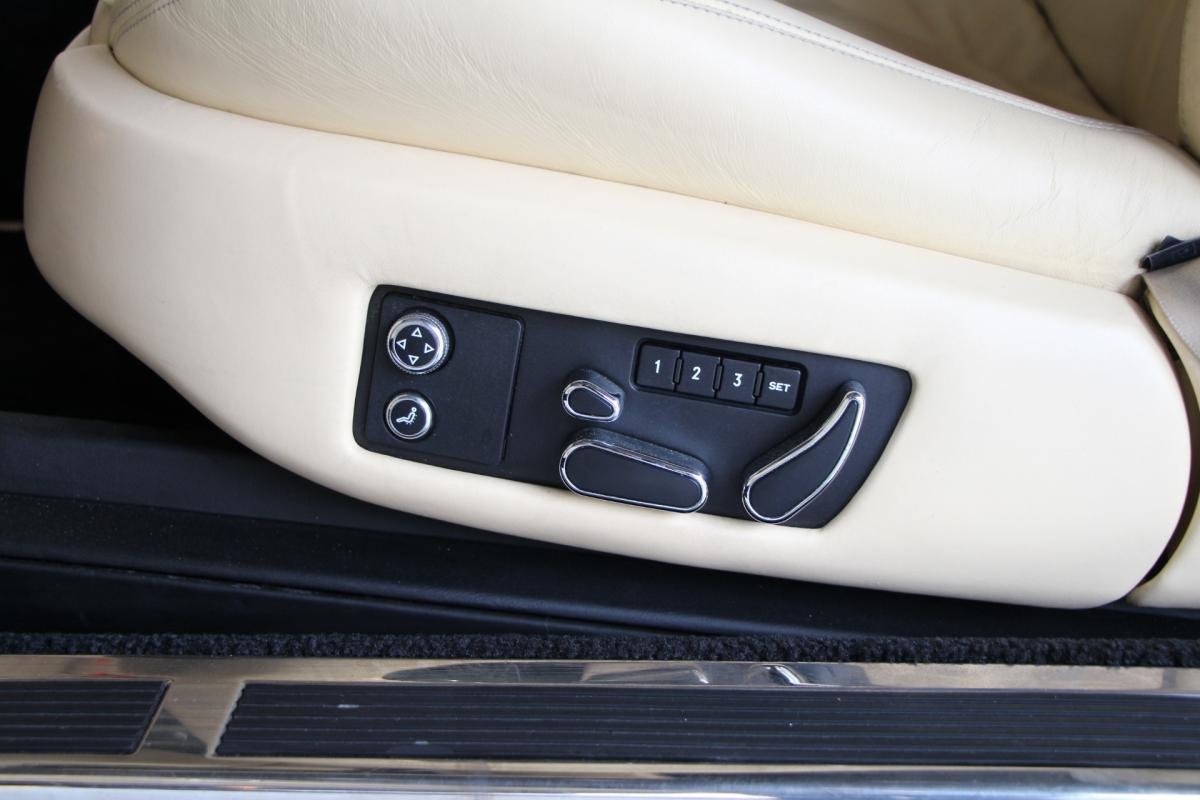 Bentley Azure - Photo 9