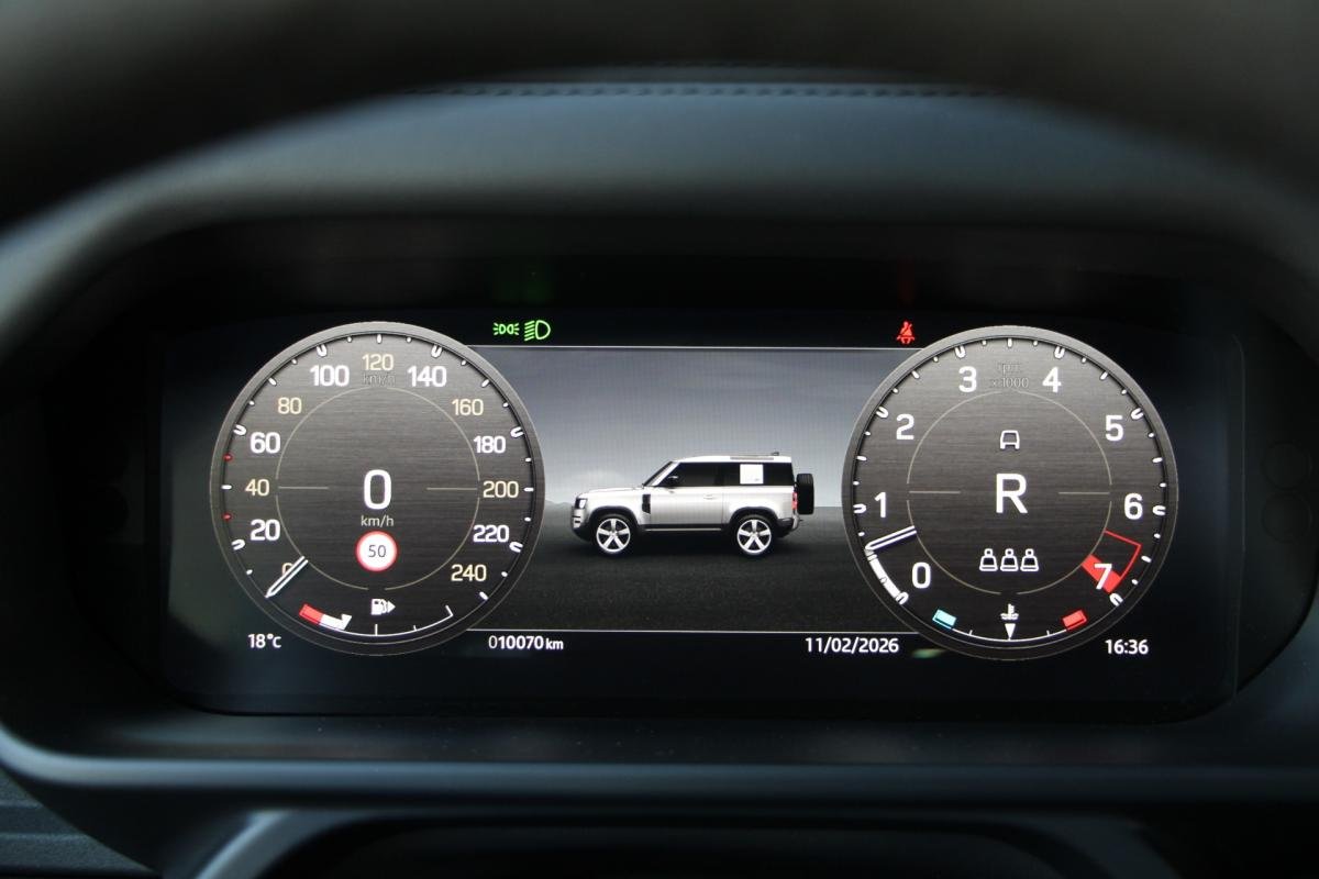 Land Rover Defender - Photo 15