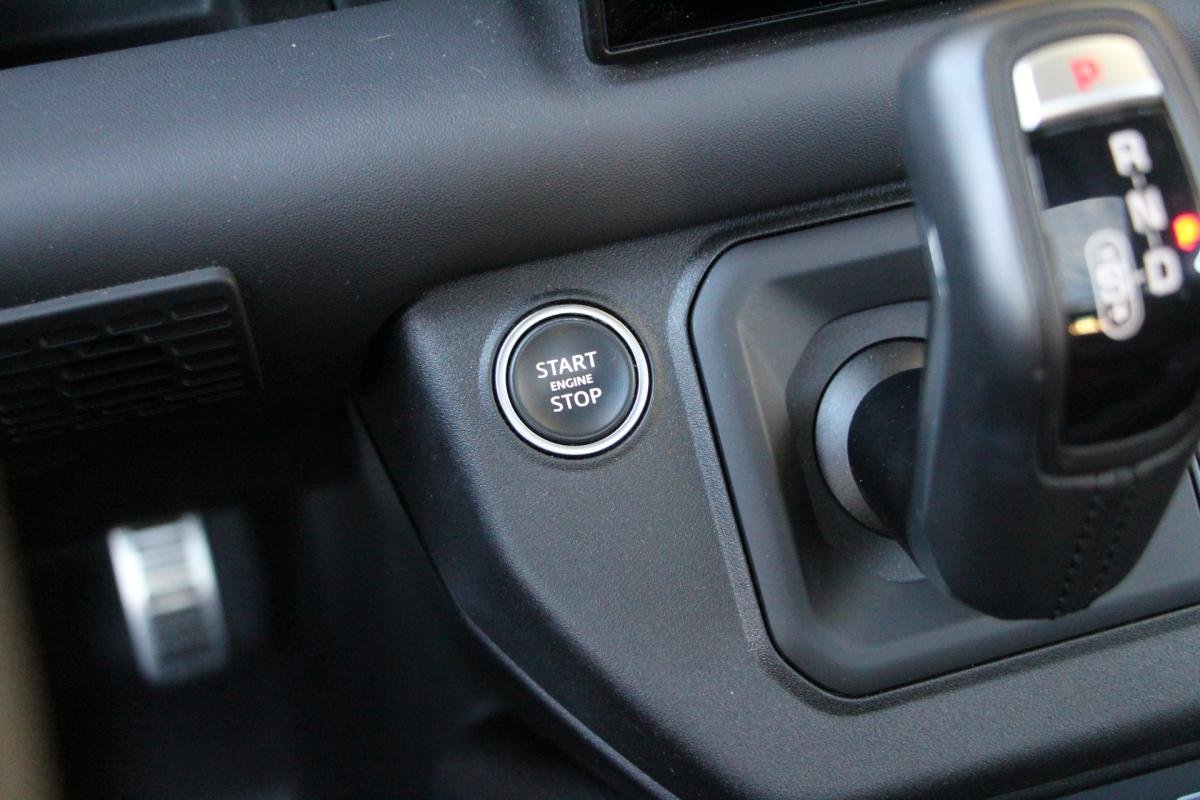 Land Rover Defender - Photo 16