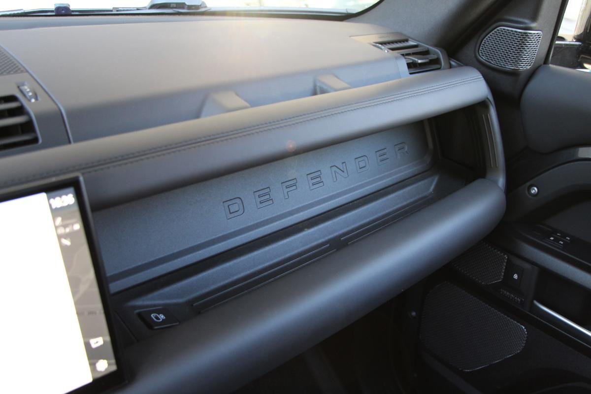 Land Rover Defender - Photo 19