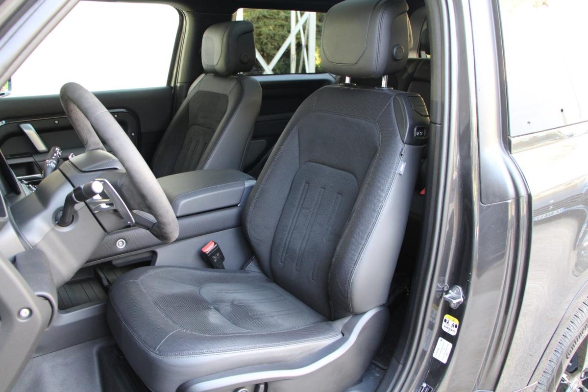 Land Rover Defender - Photo 21