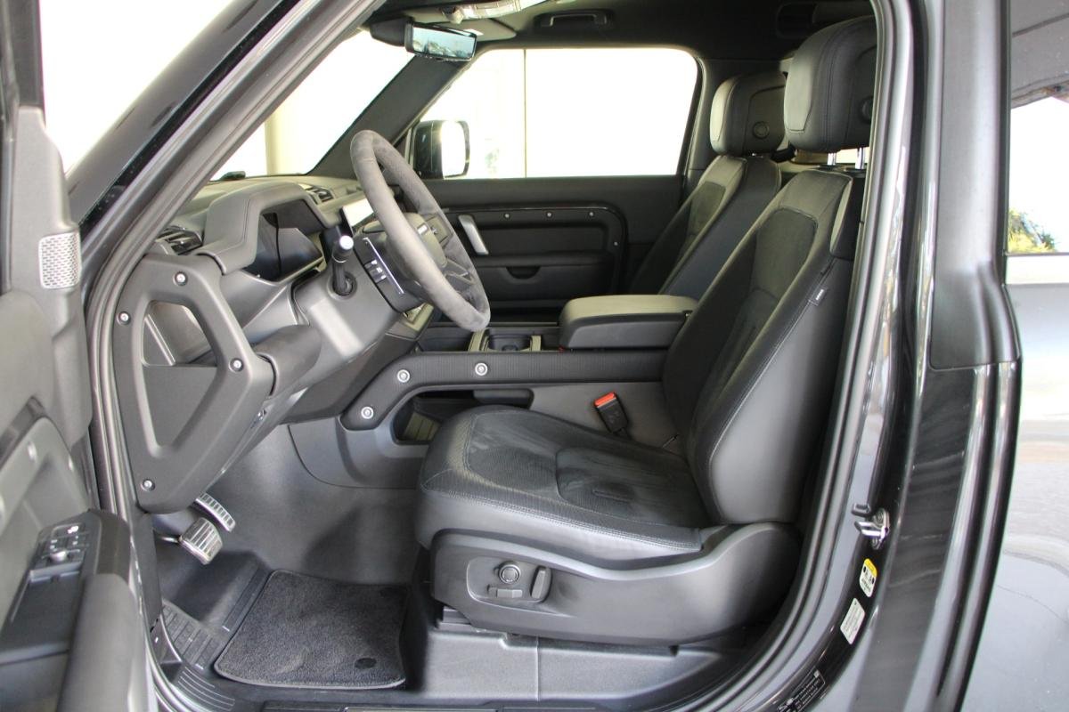 Land Rover Defender - Photo 8