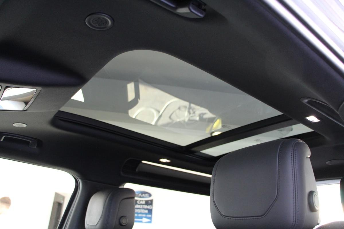 Land Rover Defender - Photo 9