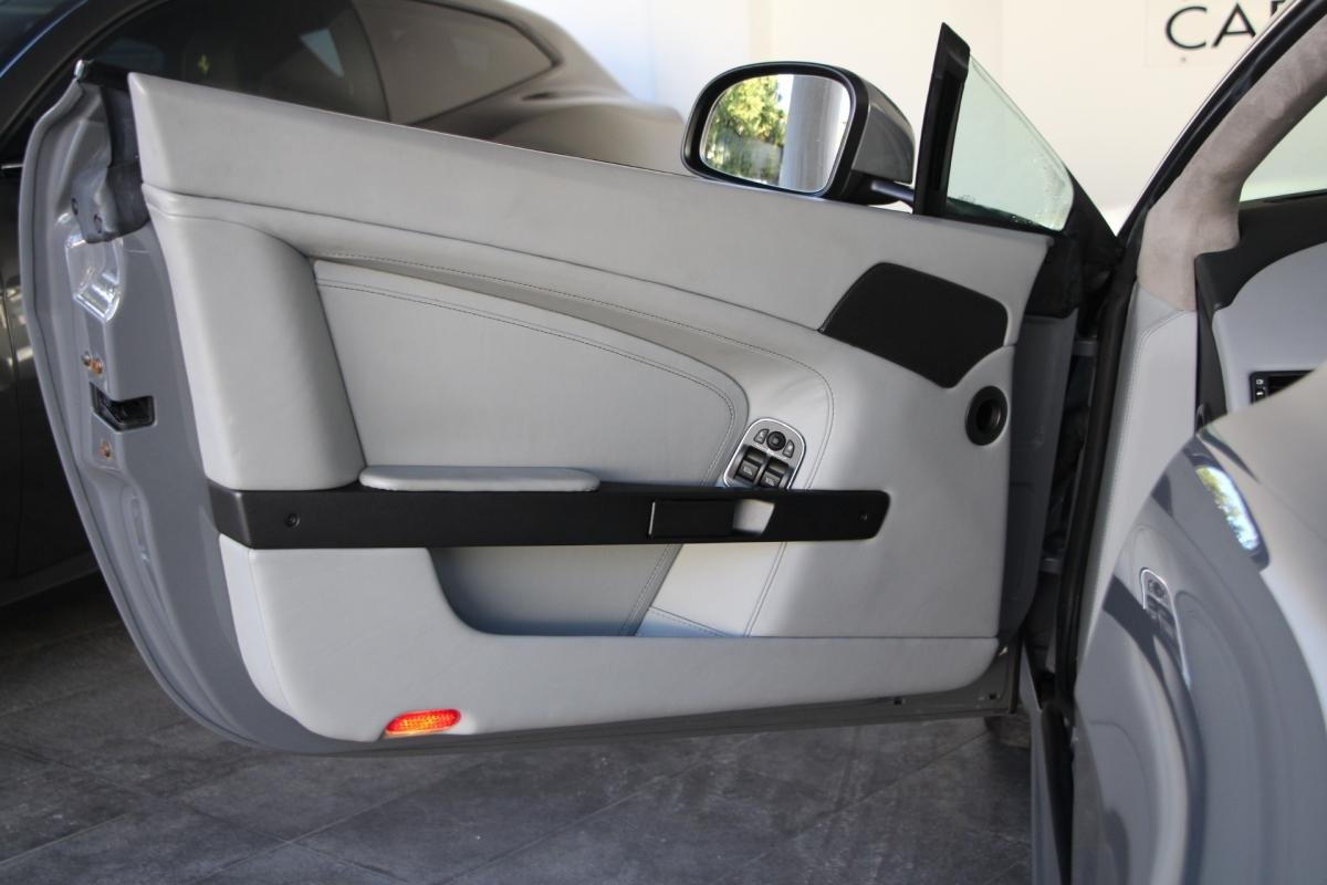 Aston Martin Vantage - Photo 11