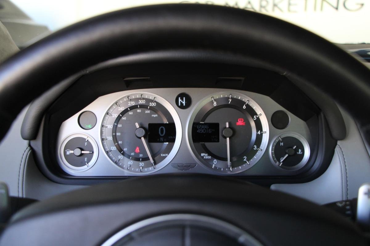 Aston Martin Vantage - Photo 16