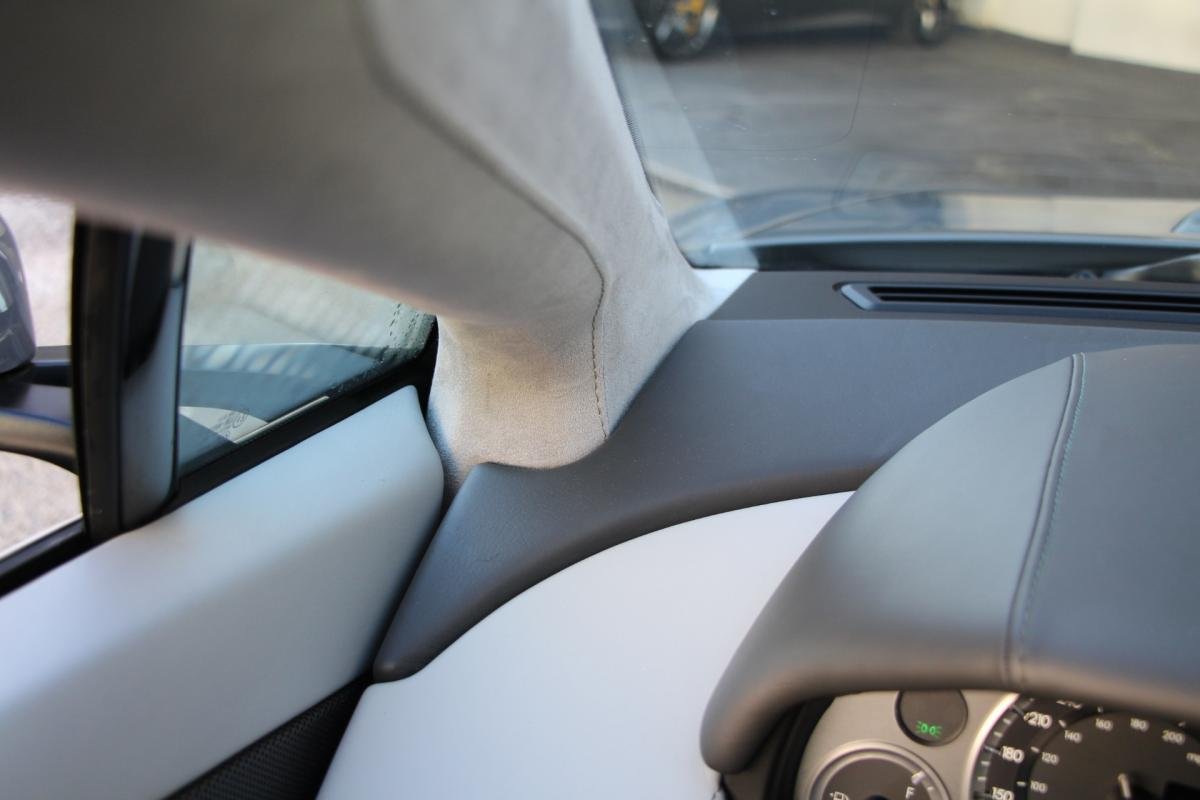 Aston Martin Vantage - Photo 18