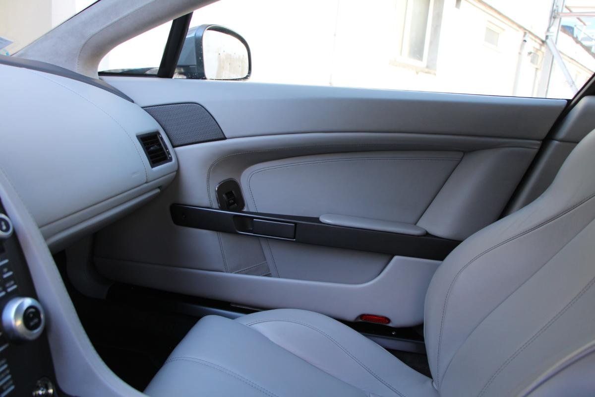 Aston Martin Vantage - Photo 19