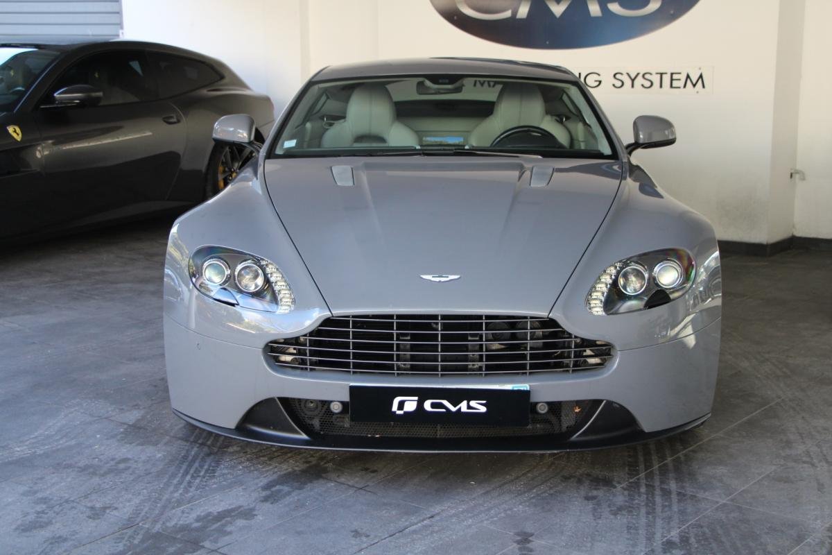 Aston Martin Vantage - Photo 2
