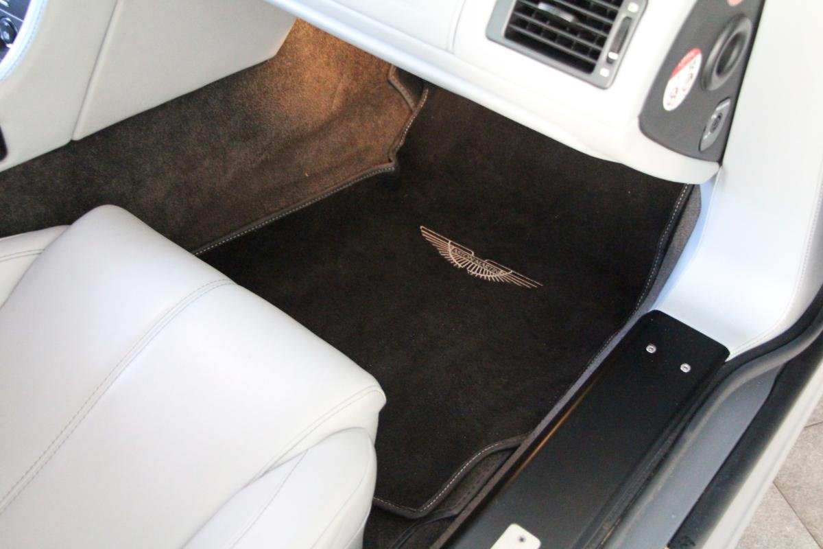 Aston Martin Vantage - Photo 22